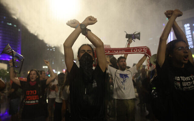 بازداشت ۳۳ معترض در تظاهرات گسترده تلآویو