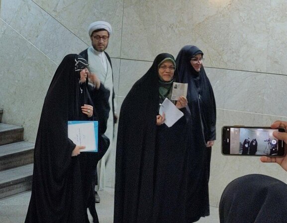 انصراف زهره الهیان از کاندیداتوری در انتخابات ریاستجمهوری انصراف زهره الهیان از کاندیداتوری در انتخابات ریاستجمهوری