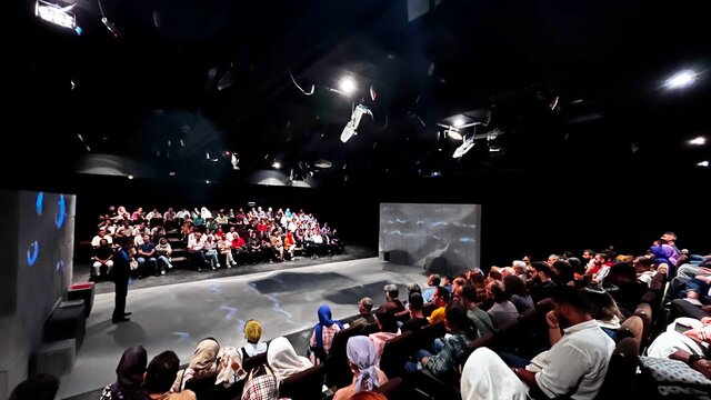 این تئاتر مستند دانشگاهی است این تئاتر مستند دانشگاهی است