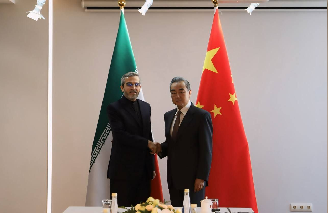 باقری با وزیر خارجه چین دیدار کرد