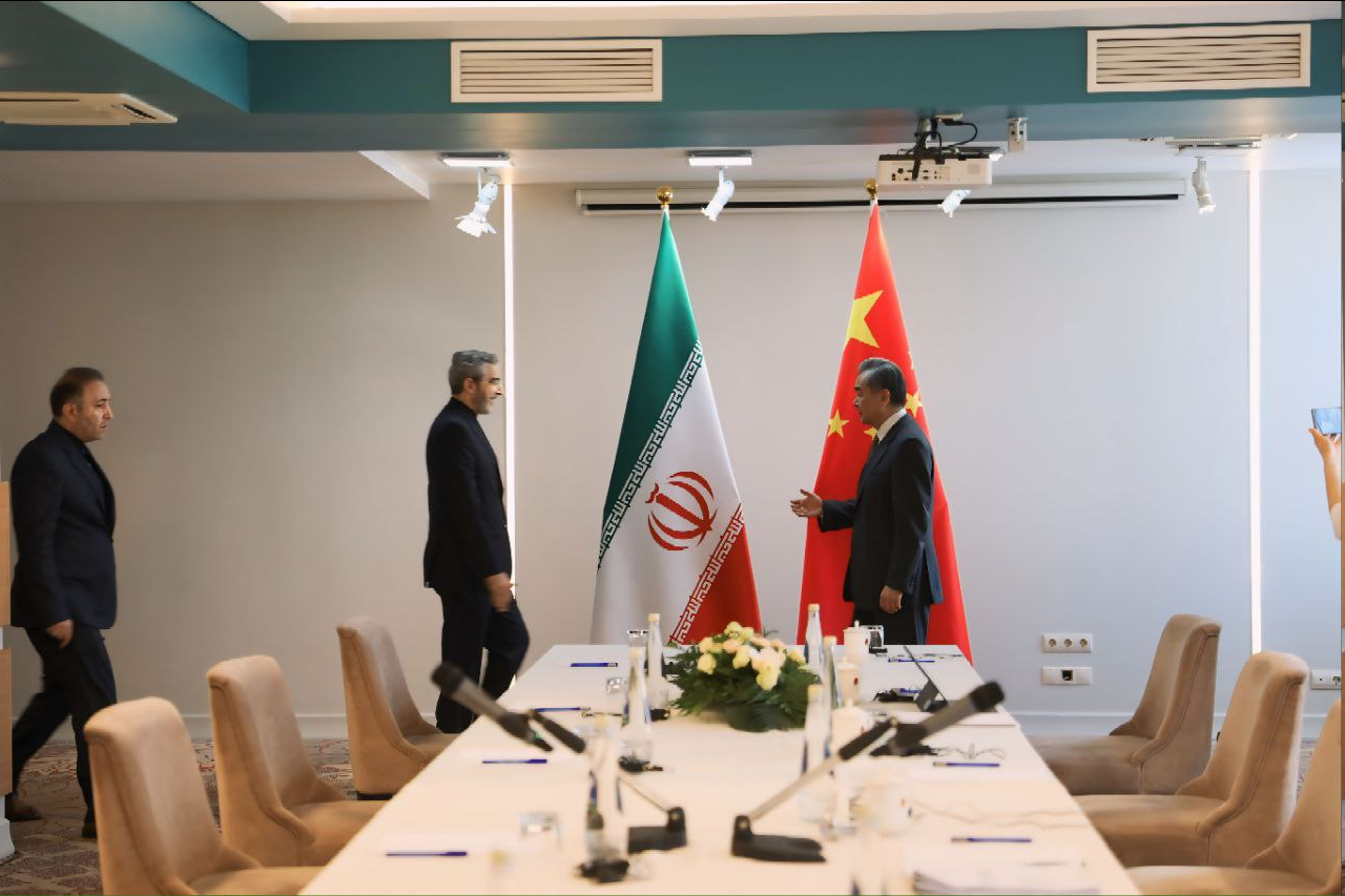 باقری با وزیر خارجه چین دیدار کرد
