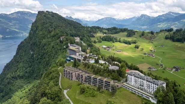 هتل محل برگزاری اجلاس صلح سوئیس ۹۰ کشور و سازمان برای اجلاس صلح اوکراین در سوئیس اعلام آمادگی کردهاند