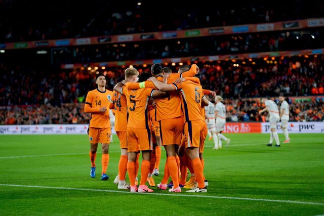 جشنواره گل لالهها مقابل ایسلند/ پیروزی با تلفات لهستان قبل از آغاز یورو جشنواره گل لالهها مقابل ایسلند/ پیروزی با تلفات لهستان قبل از آغاز یورو