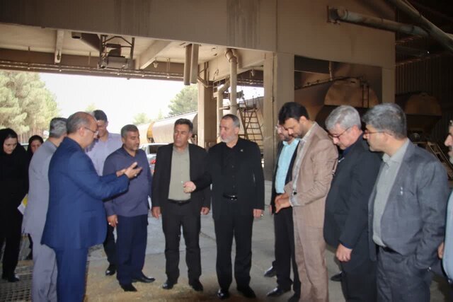 بازدید استاندار از سیلوی سمنان ضرورت پرداخت به موقع مطالبات گندمکاران استان سمنان