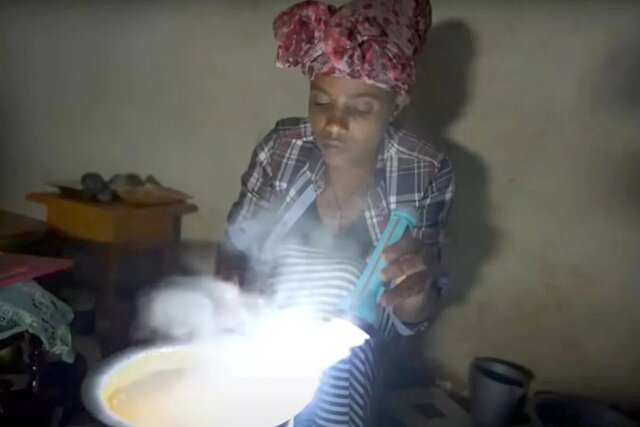 زنی که پزشکان دنیا را متحیر کرد/ ۱۶ سال زندگی بدون آب و غذا+ عکس