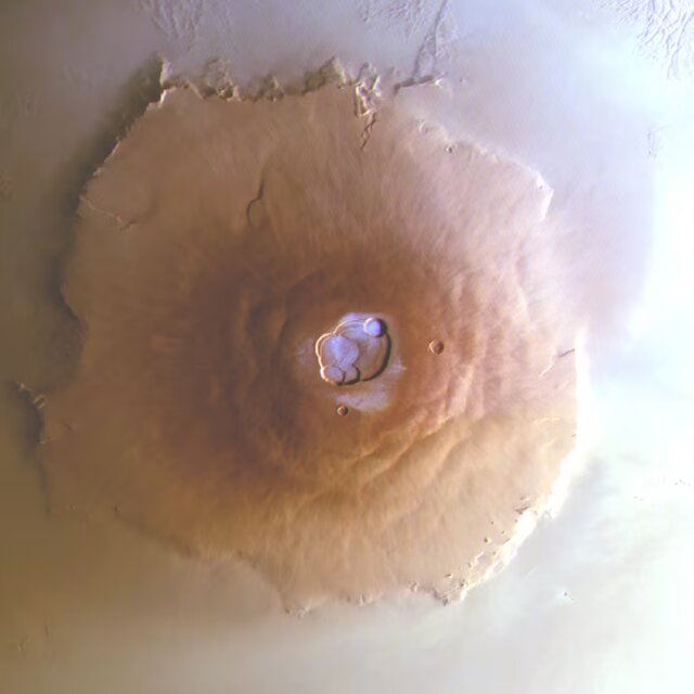 کشف یخ آب به اندازه ۶۰ استخر در آتشفشان‌های مریخ