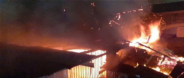 یک نمایشگاه فروش مبل در جنوب تهران آتش گرفت