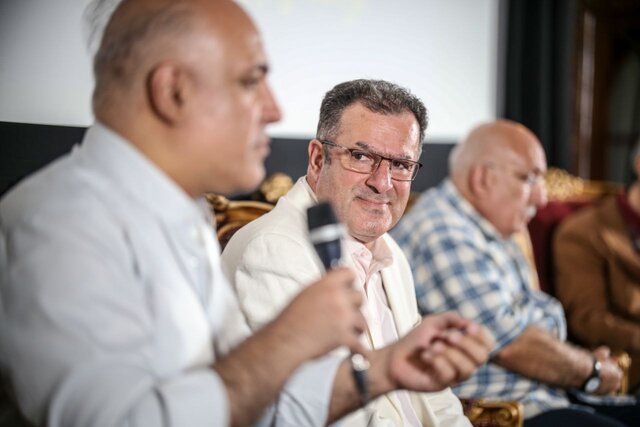 معتمدی نگاه متفاوتی را به تماشاگر منتقل میکند