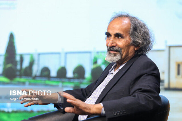 آزادارمکی: انتخابات رقابتی، مشارکتی هم میشود