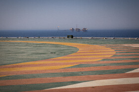 چشم اندازی از میدان نفتی ابوذر از محل فرود بالگرد سکوی حفاری