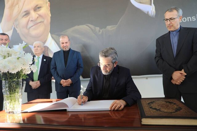 ادای احترام باقری به مزار« جلال طالبانی»