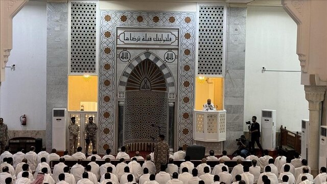 خطیب عرفه: ملت فلسطین از دشمن خونریز رنج میبرند خطیب عرفه: ملت فلسطین از دشمن خونریز رنج میبرند