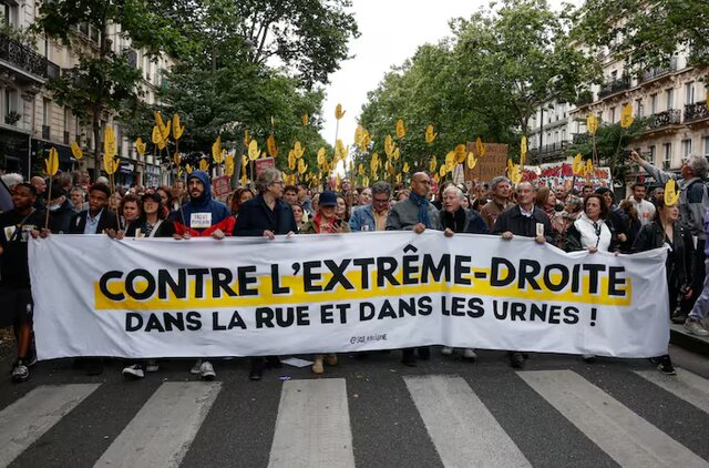 راهپیمایی هزاران نفری فرانسوی‌ها در آستانه انتخابات پارلمانی زودهنگام