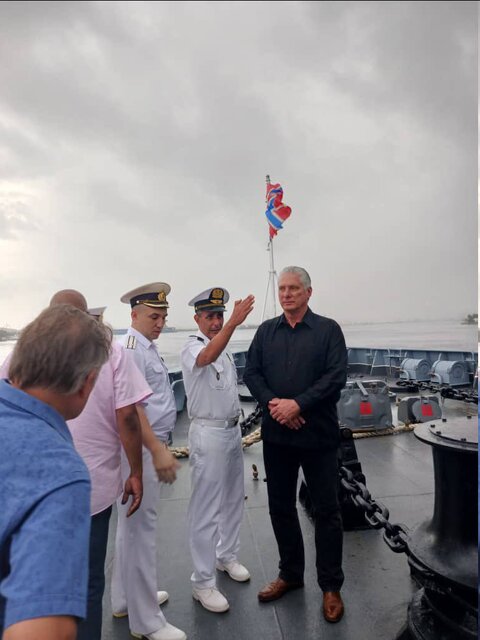 بازدید رئیس‌جمهور کوبا از ناو و زیردریایی روسیه در هاوانا