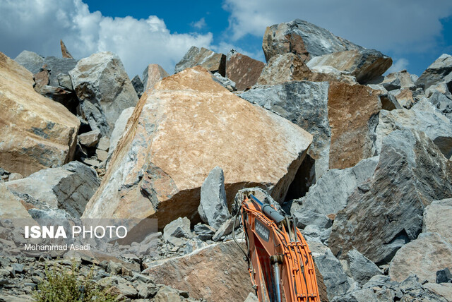 حادثه شازند، نمکی بر زخمهای کهنه صنعت معدنکاری ایران/کارگر چهارم، همچنان مفقود