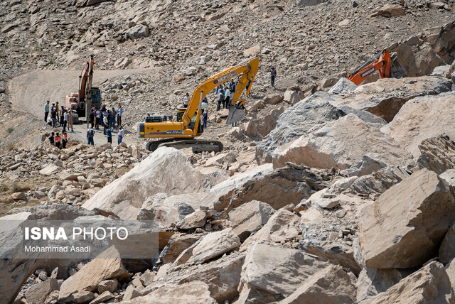 اعزام ‌ماشین‌آلات مهندسی سپاه برای کمک به آواربرداری معدن شازند