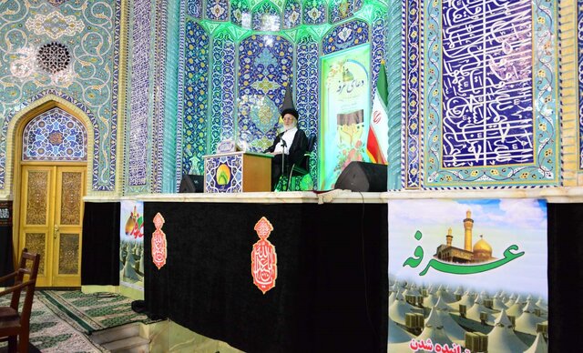 دعای عرفه در آستان عبدالعظیم الحسنی با حضور زائران دل شکسته و دستهای خالی/خدایا ما را هم ببین