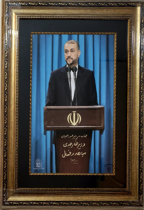 حضور نمایندگانی از دفتر رهبری در منزل شهید امیرعبداللهیان