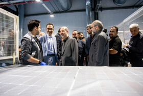 بازدید علی اکبر محرابیان، وزیر نیرو از خط تولید افتتاح بزرگترین کارخانه تولید پنل خورشیدی کشور 