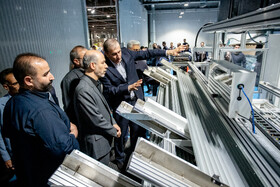بازدید علی اکبر محرابیان، وزیر نیرو از خط تولید افتتاح بزرگترین کارخانه تولید پنل خورشیدی کشور