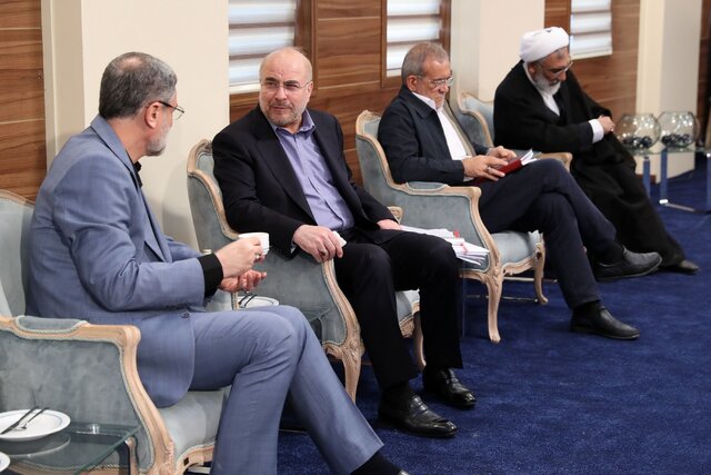 عکس آرشیوی است / مراسم قرعهکشی نامزدها برای مناظره محک چهاردهمین رییس جمهور با پرسشهای نخبگان