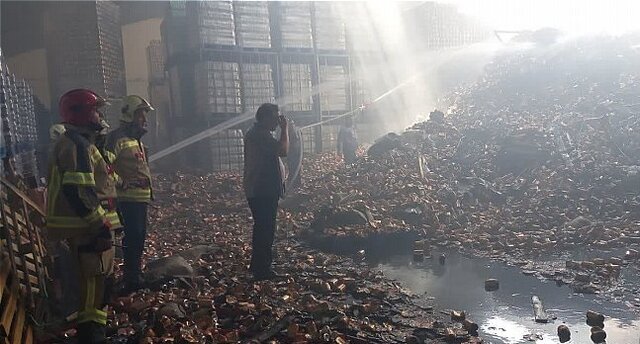 آتش‌سوزی گسترده در انبار کارخانه تولید موادغذایی در غرب تهران