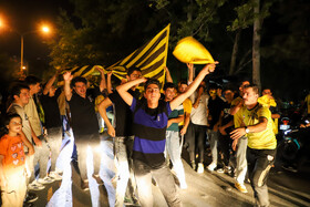 شادی مردم اصفهان پس قهرمانی تیم فوتبال سپاهان در جام حذفی