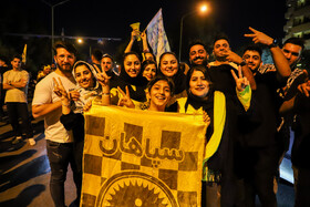 شادی مردم اصفهان پس قهرمانی تیم فوتبال سپاهان در جام حذفی