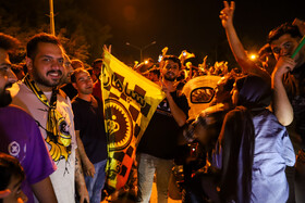 شادی مردم اصفهان پس قهرمانی تیم فوتبال سپاهان در جام حذفی