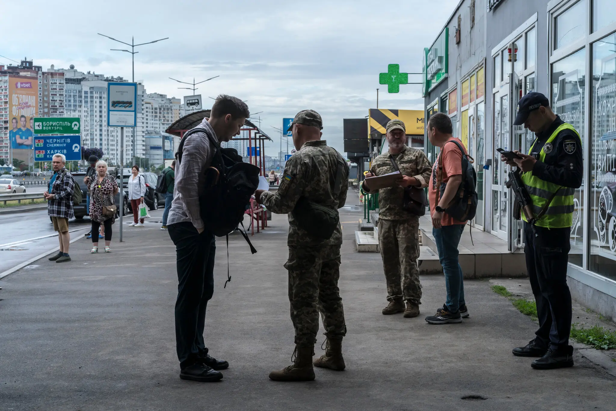 نیویورک‌تایمز: مردان اوکراینی از ترس پنهان شده‌اند