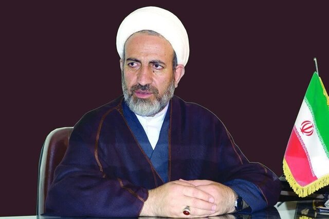 سیاوشی: پزشکیان متناقض حرف زد سیاوشی: پزشکیان متناقض حرف زد