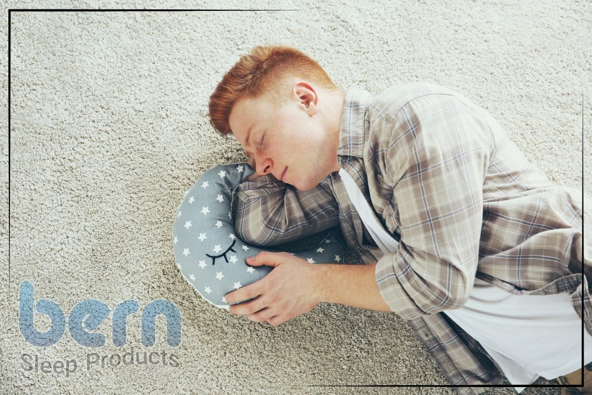 عوارض خوابیدن بر روی زمین و تاثیر آن بر سلامت شما