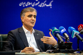  محمدرضا فرزین، رئیس کل بانک مرکزی در آیین رونمایی اجرای آزمایشی پروژه ریال دیجیتال