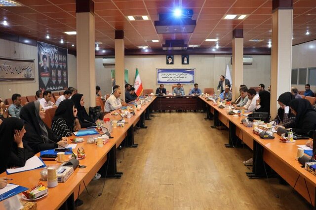 نمایندگان فرماندار کلیددار شعبه أخذ رای هستند نمایندگان فرماندار کلیددار شعبه أخذ رای هستند