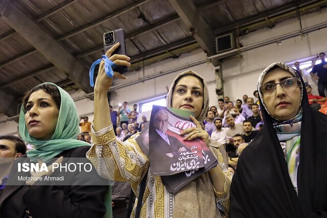 ظریف: مردم اشتباهات ما را دیدند ولی همچنان پایکار هستند