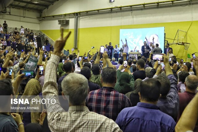 ظریف: مردم اشتباهات ما را دیدند ولی همچنان پایکار هستند