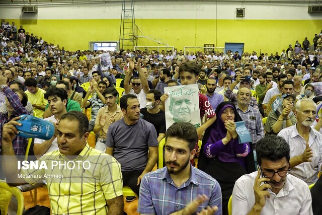 ظریف: مردم اشتباهات ما را دیدند ولی همچنان پایکار هستند