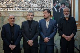 از سمت راست، پدر و فرزند حسین امیرعبداللهیان، علی باقری، سرپرست وزارت خارجه و امینحسین رحیمی، وزیر دادگستری در  مراسم اربعین شهادت حسین امیرعبداللهیان