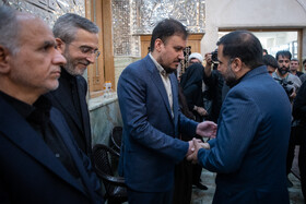 عیسی زارعپور، وزیر ارتباطات، فرزند حسین امیرعبداللهیان، علی باقری، سرپرست وزارت خارجه و امینحسین رحیمی، وزیر دادگستری در مراسم اربعین شهادت حسین امیرعبداللهیان