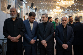 از سمت چپ، پدر و فرزند حسین امیرعبداللهیان، علی باقری، سرپرست وزارت خارجه و امینحسین رحیمی، وزیر دادگستری در  مراسم اربعین شهادت حسین امیرعبداللهیان