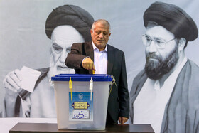 حضور محسن هاشمی رفسنجانی در انتخابات چهاردهمین دوره ریاست‌جمهوری - حسینیه جماران