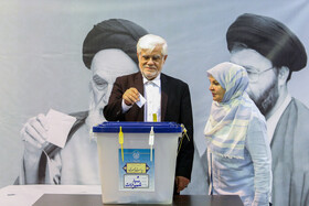 حضور محمدرضا عارف در انتخابات چهاردهمین دوره ریاست‌جمهوری - حسینیه جماران