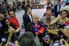 حضور محمدجواد ظریف در انتخابات چهاردهمین دوره ریاست‌جمهوری - حسینیه جماران