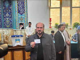 محسن منصوری رای خود را در صندوق انداخت