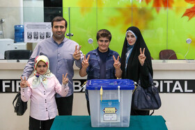 خانواده مسعود پزشکیان در انتخابات چهاردهمین دوره ریاست‌جمهوری - بیمارستان فیروزآبادی شهر ری