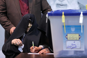 حضور عفت مرعشی در انتخابات چهاردهمین دوره ریاست‌جمهوری - حسینیه جماران