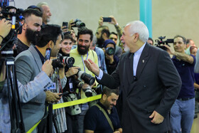 حضور محمدجواد ظریف در انتخابات چهاردهمین دوره ریاست‌جمهوری - حسینیه جماران