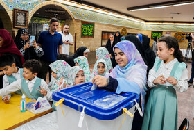 حضور کودکان و نوجوانان در انتخابات چهاردهمین دوره ریاست‌جمهوری در تهران