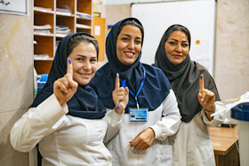 پرستاران بیمارستان علی اصغر در شیراز بعد از رای دادن 