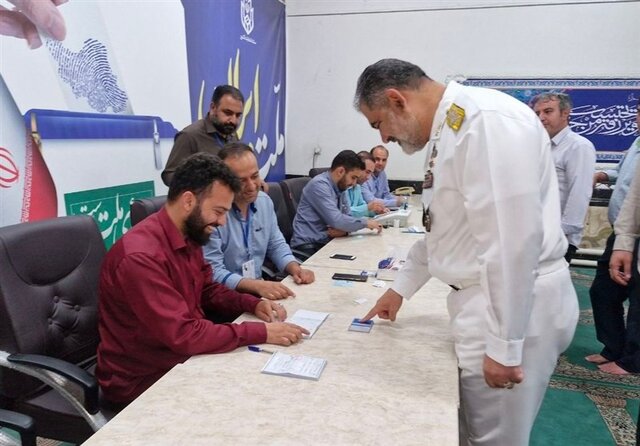 امیر سرلشکر سید عبدالرحیم موسوی رأی خود را به صندوق انداخت